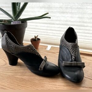 Audley London Oxford ankle boots